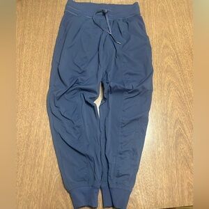 Lululemon Dance Studio Mid-Rise Jogger
Full Length Size 8 Navy Blue